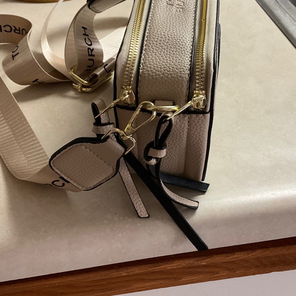 NO BRAND. It is a dupe of designer bag. Cream Crossbody Bag - Picture 4 of 6